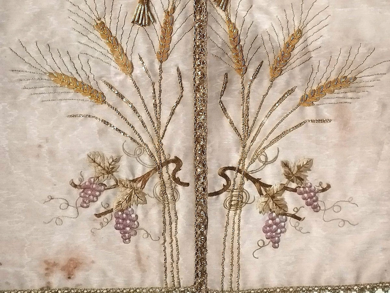 Embroidered fabric tabernacle conopeo, early 19th century 5