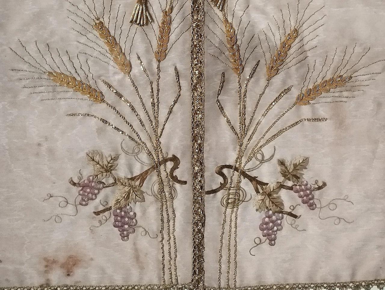 Embroidered fabric tabernacle conopeo, early 19th century 6