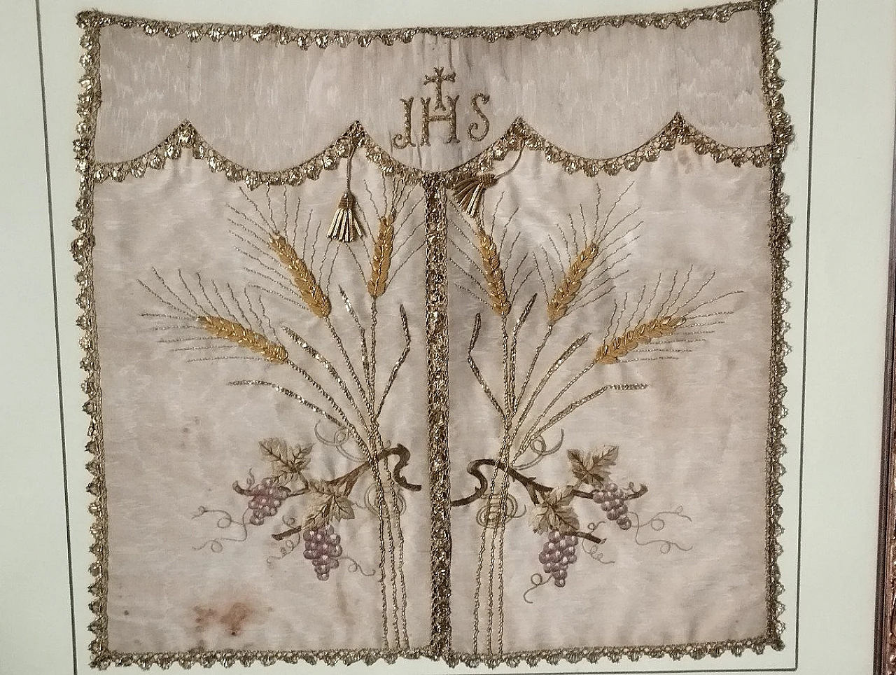 Embroidered fabric tabernacle conopeo, early 19th century 9