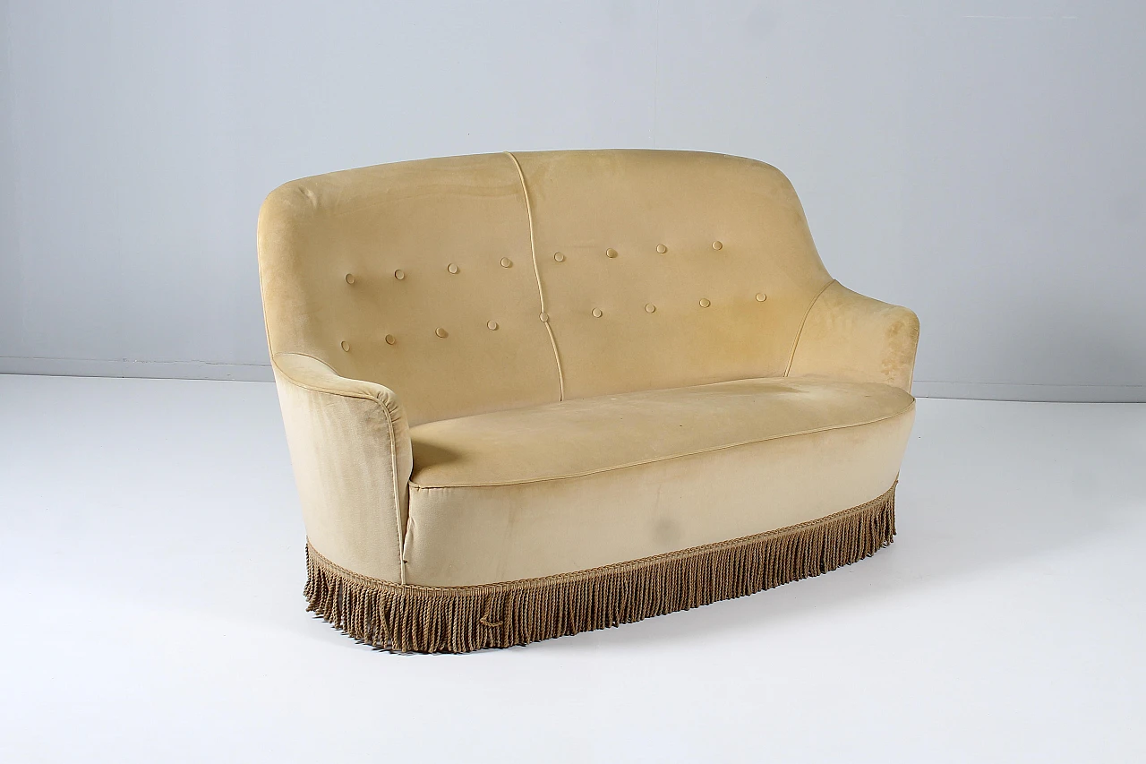 Two-seater beige velvet sofa in the style of Gio Ponti, 1950s 3
