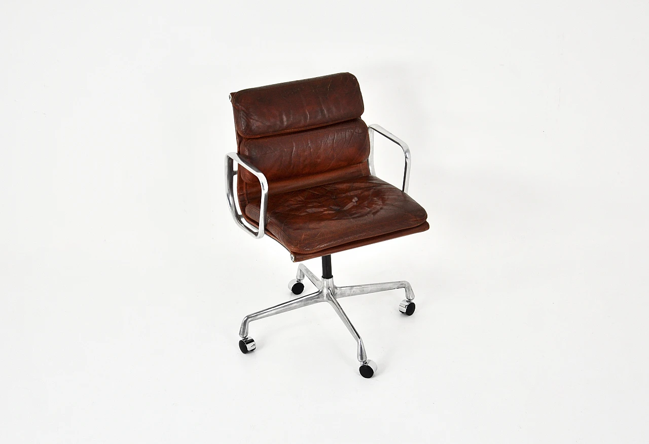 Sedia Soft Pad di Charles e Ray Eames per Herman Miller, anni '70 2