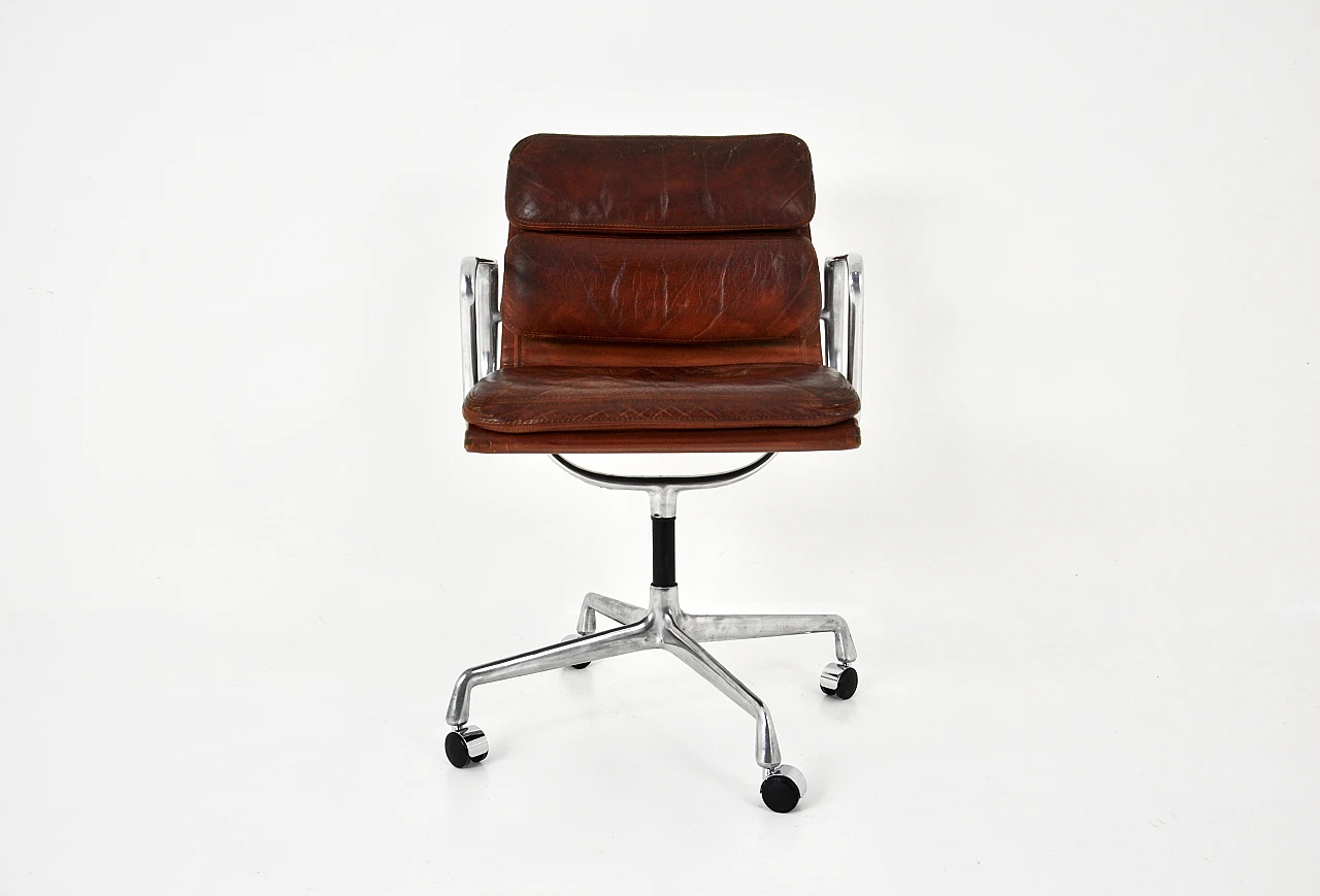 Sedia Soft Pad di Charles e Ray Eames per Herman Miller, anni '70 3