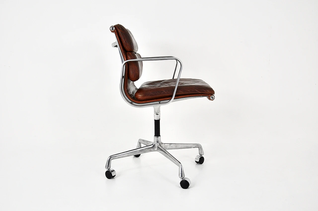 Sedia Soft Pad di Charles e Ray Eames per Herman Miller, anni '70 4