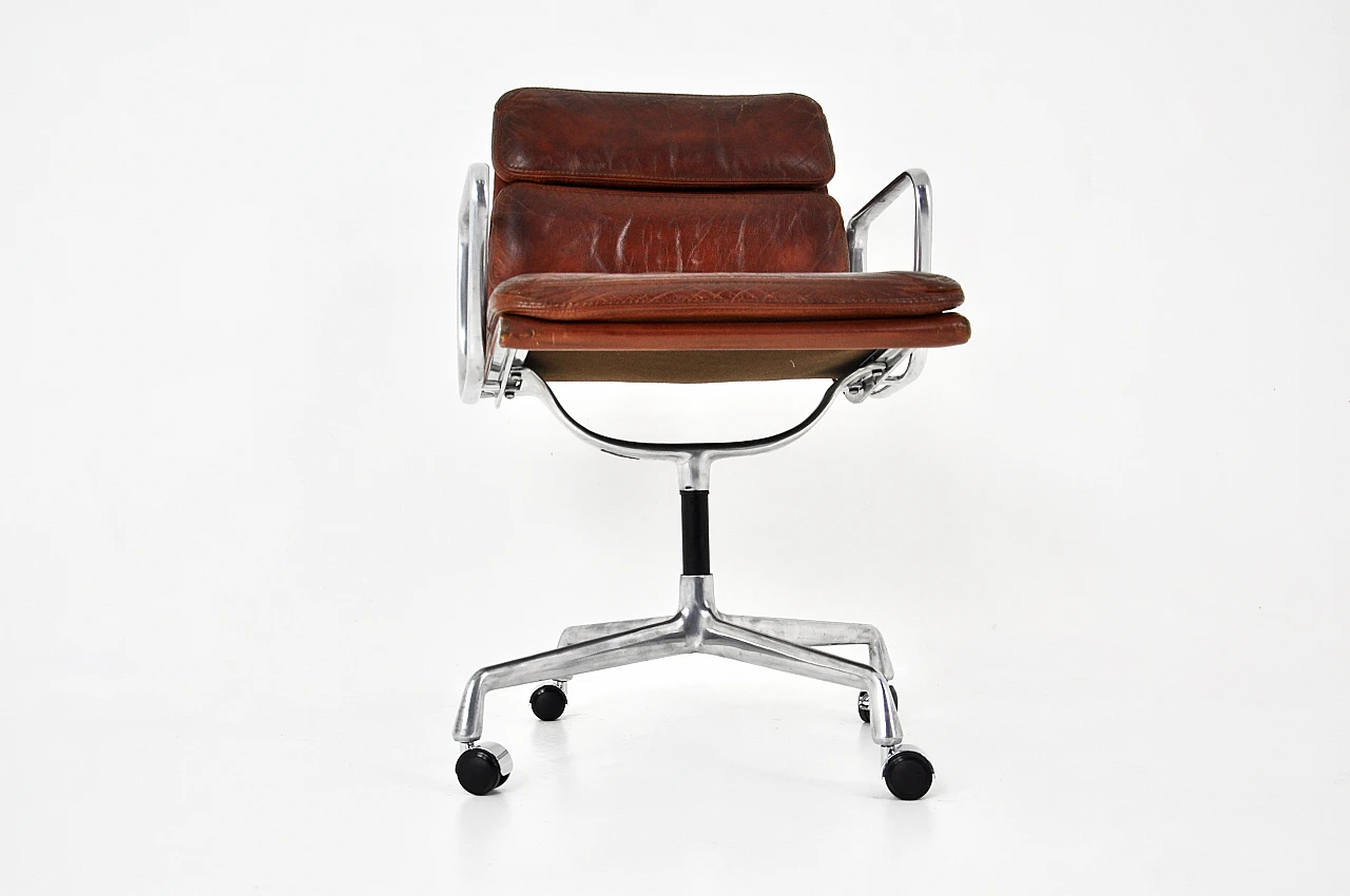 Sedia Soft Pad di Charles e Ray Eames per Herman Miller, anni '70 7