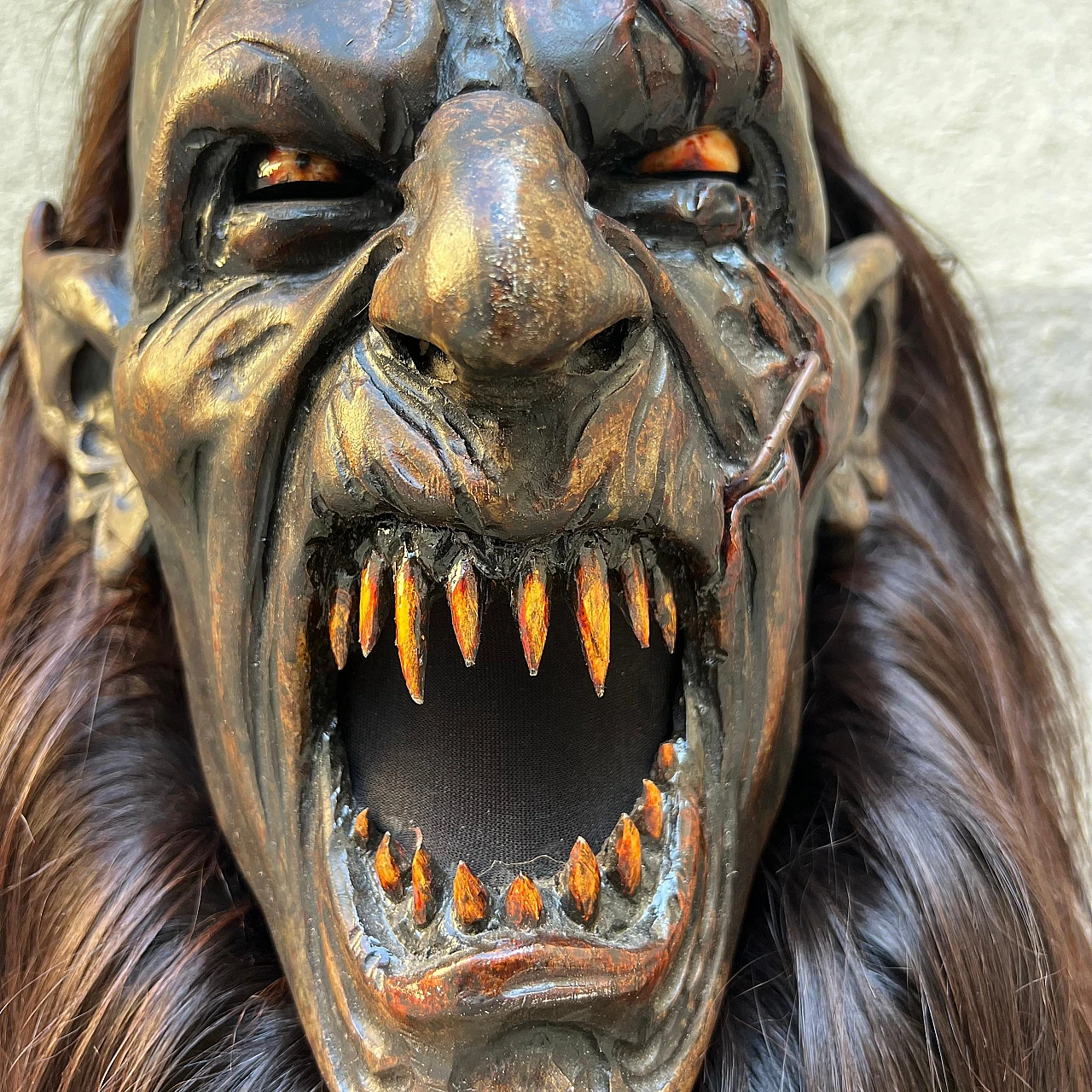 Maschera da Krampus in cirmolo e pelo caprino di Luca Pojer, 2019 4