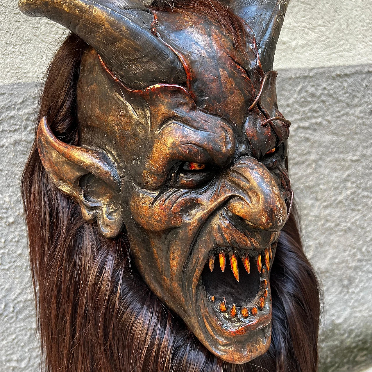 Maschera da Krampus in cirmolo e pelo caprino di Luca Pojer, 2019 6