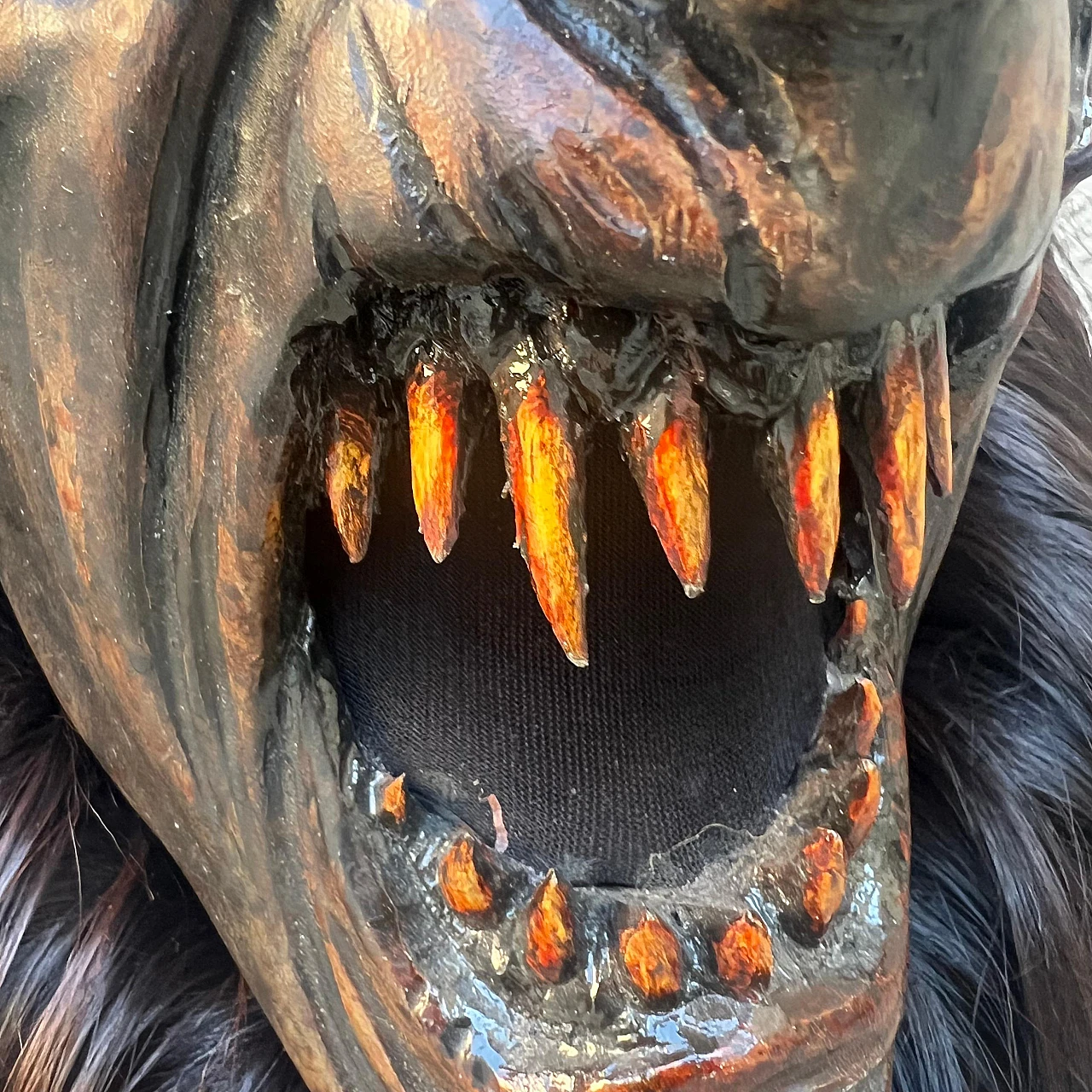 Maschera da Krampus in cirmolo e pelo caprino di Luca Pojer, 2019 7