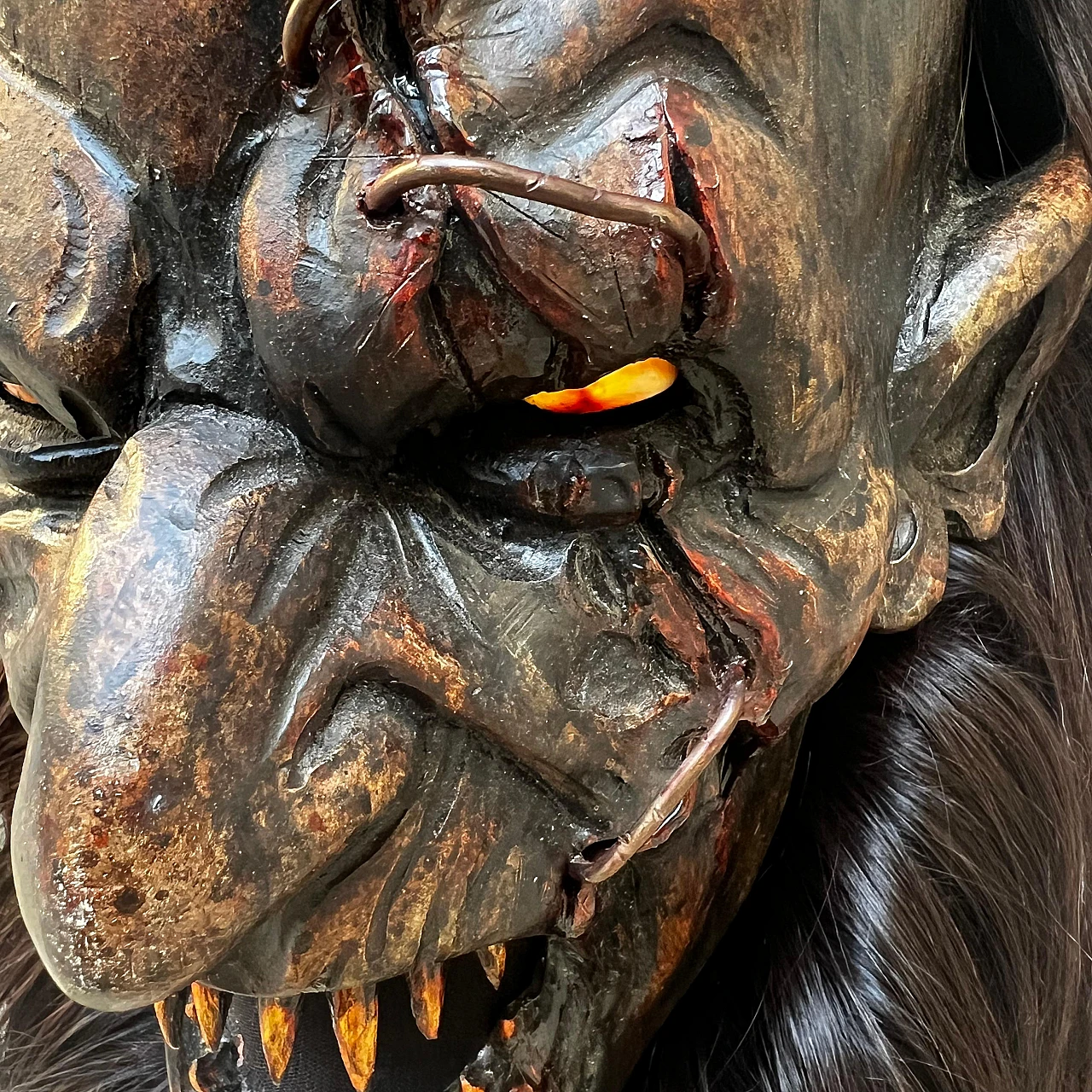 Maschera da Krampus in cirmolo e pelo caprino di Luca Pojer, 2019 8