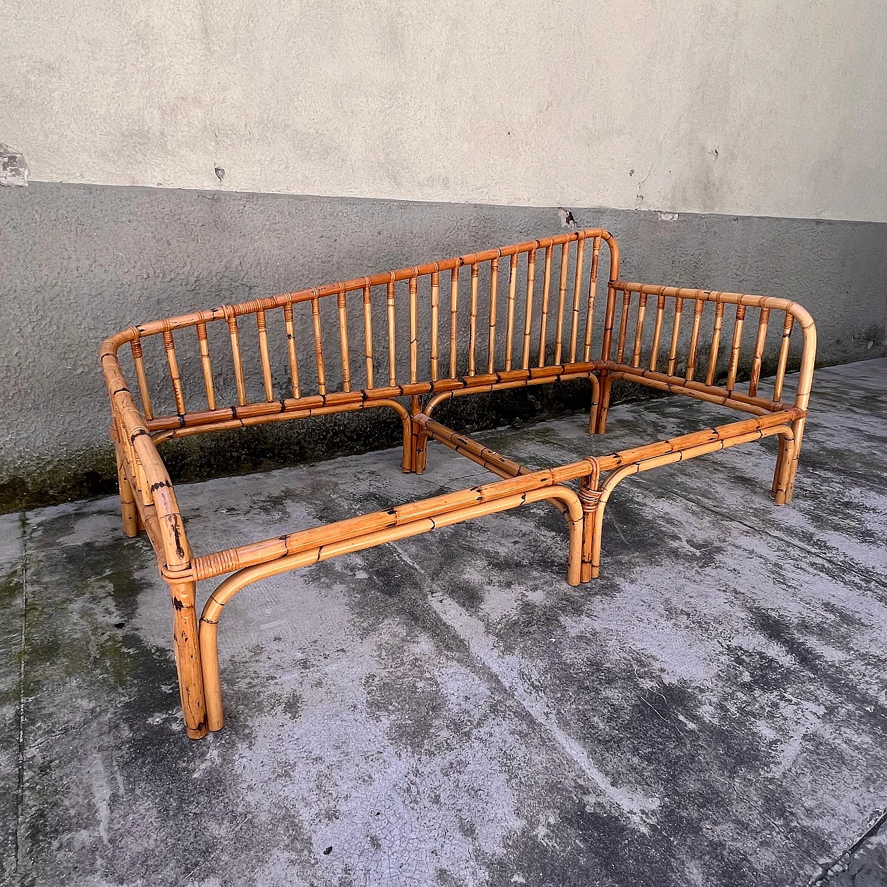 Pair of shaped bamboo daybeds in the style of Bonacina, 1960s 9