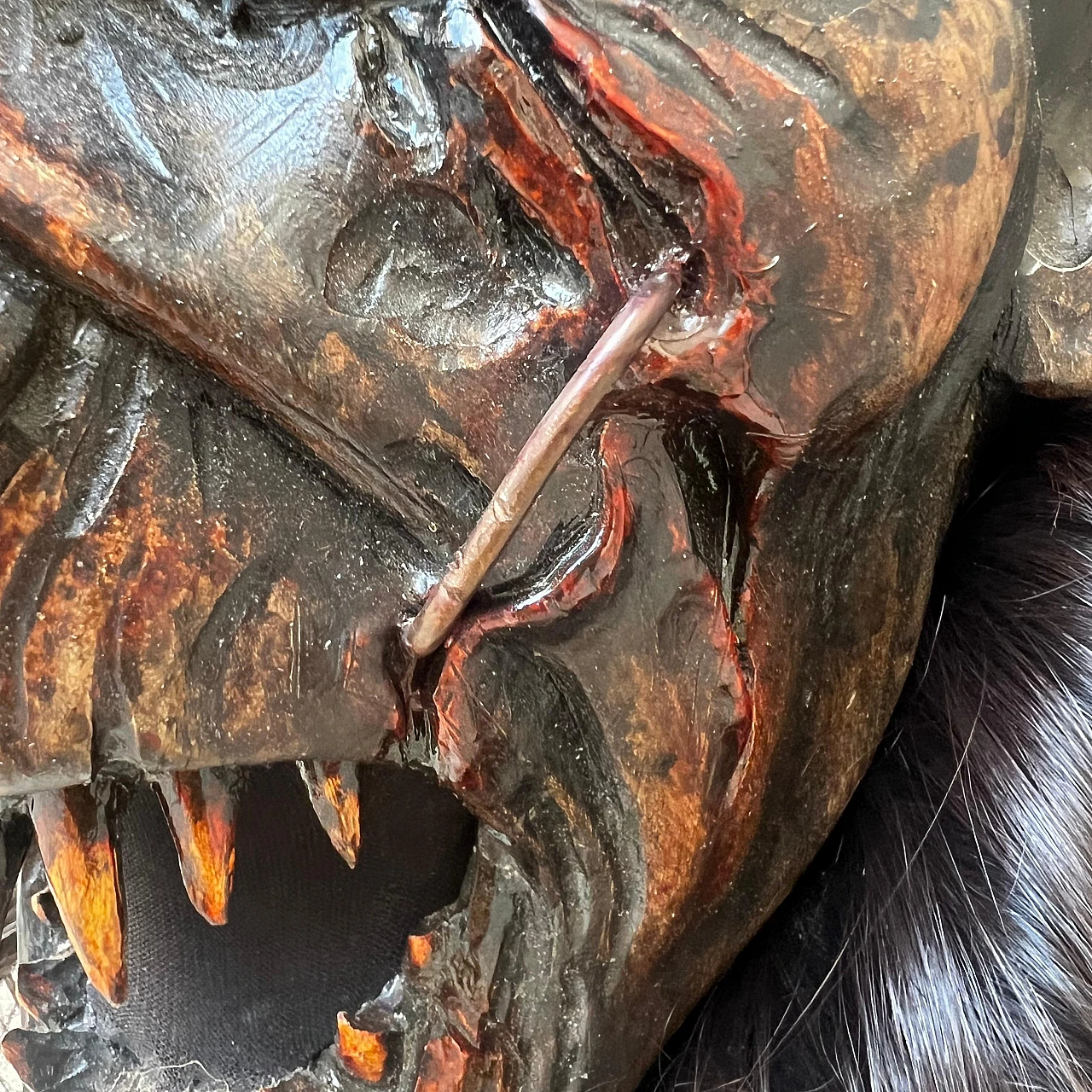 Maschera da Krampus in cirmolo e pelo caprino di Luca Pojer, 2019 13