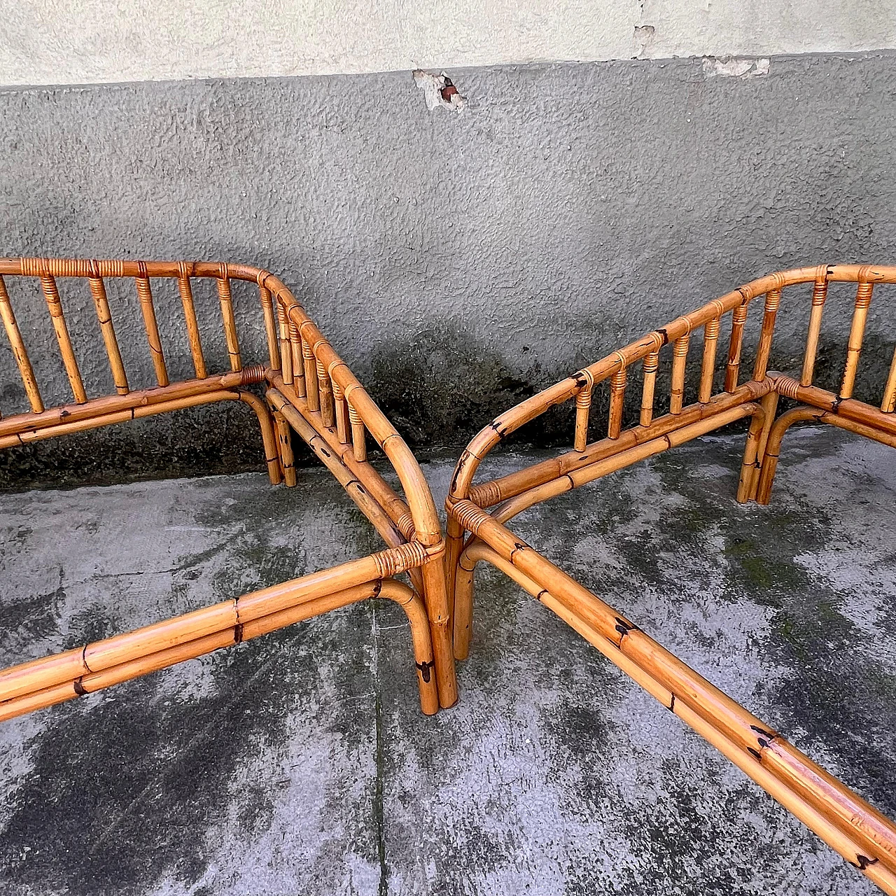 Pair of shaped bamboo daybeds in the style of Bonacina, 1960s 14