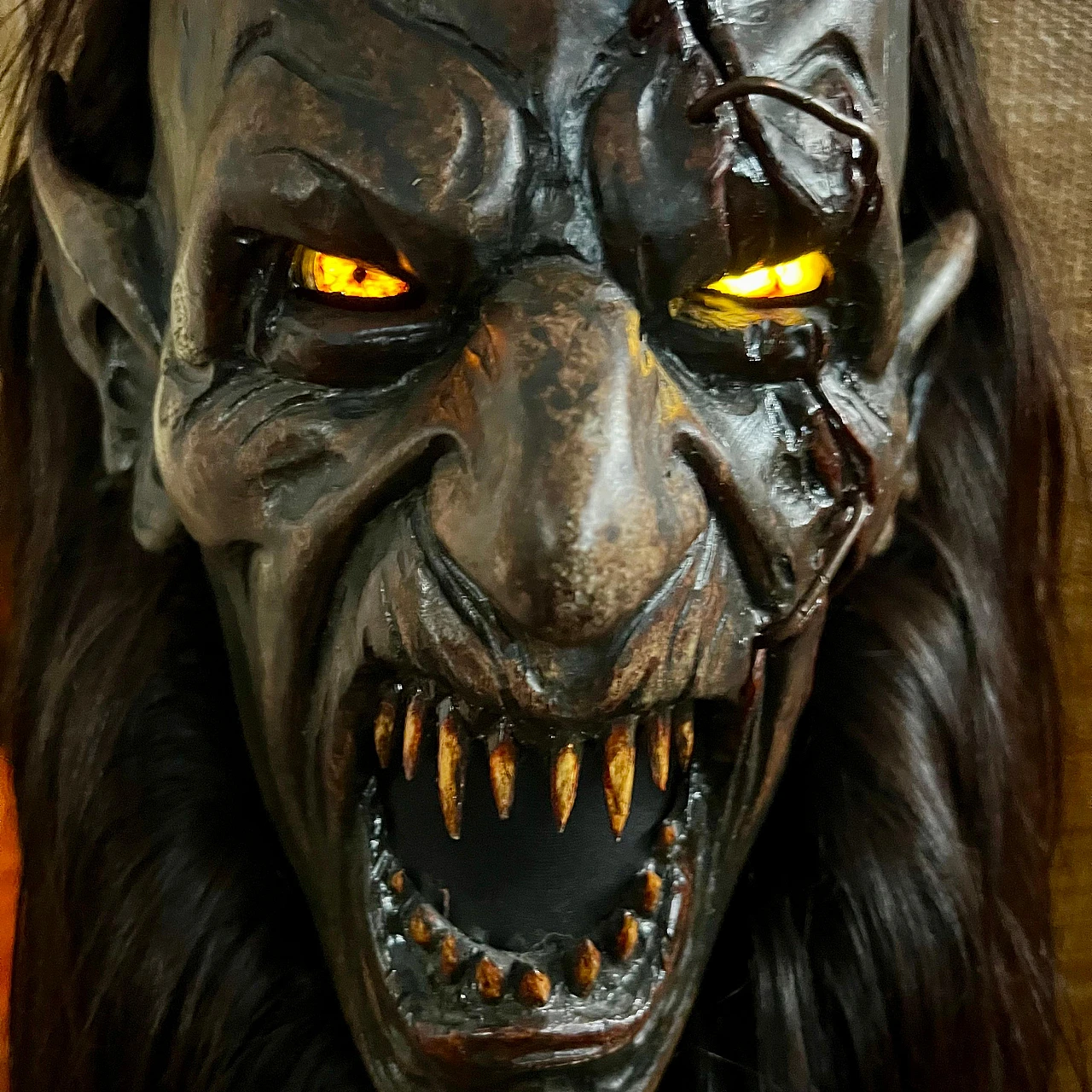 Maschera da Krampus in cirmolo e pelo caprino di Luca Pojer, 2019 15