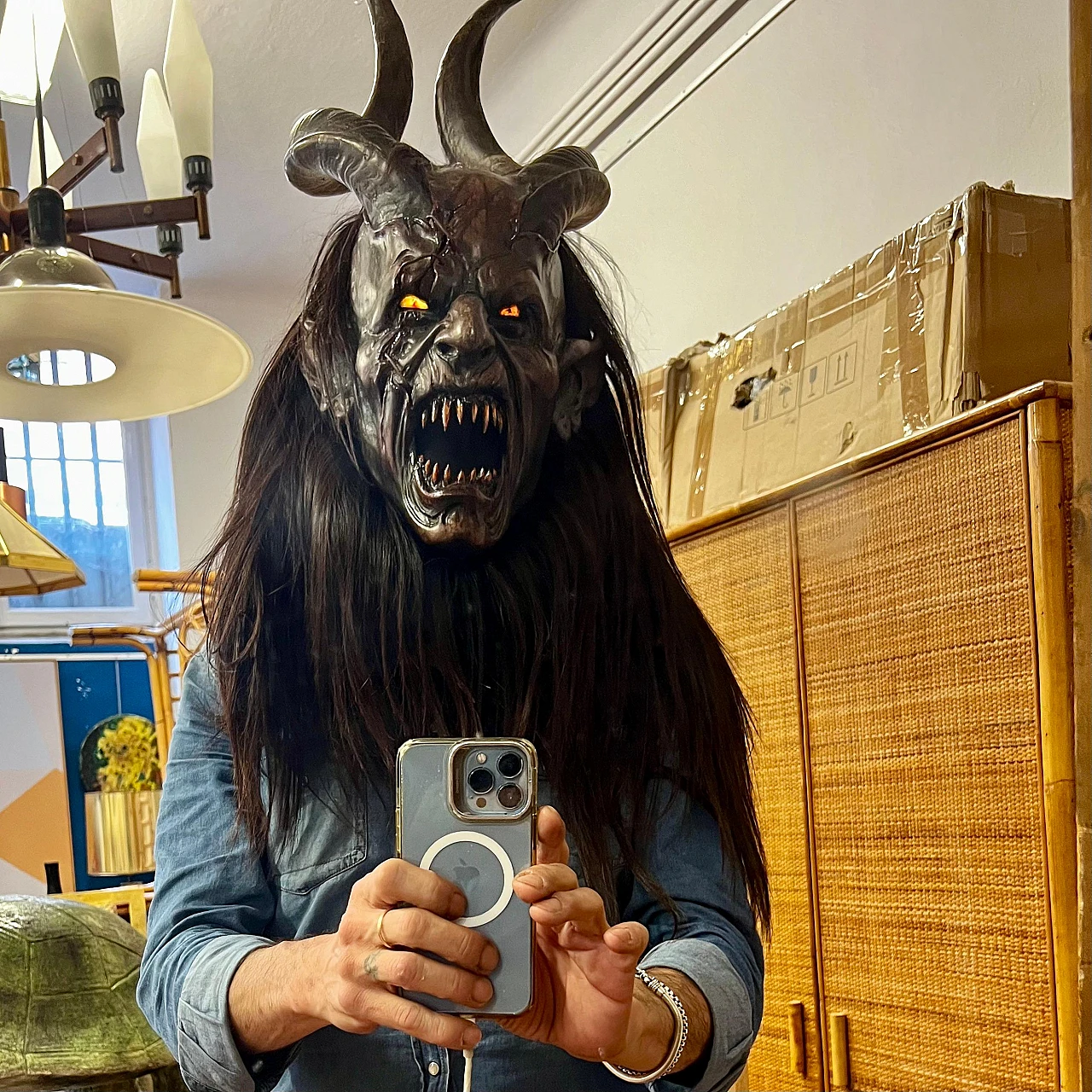 Maschera da Krampus in cirmolo e pelo caprino di Luca Pojer, 2019 17