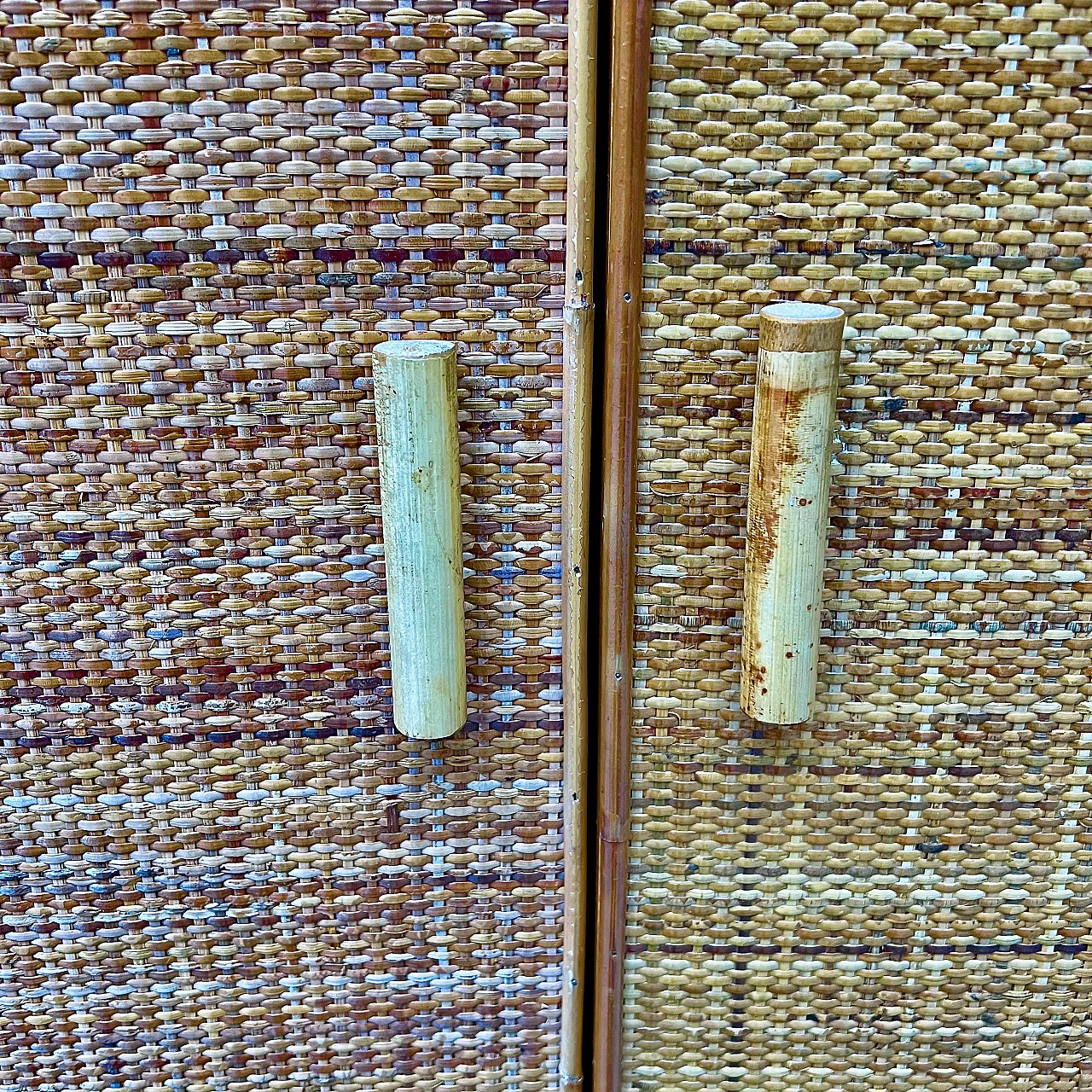 Coppia di armadi in bambù e rattan, anni '60 8
