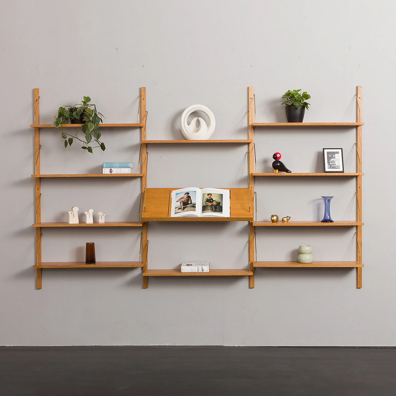 Scandinavian oak bookcase in the style of Poul Cadovius 3