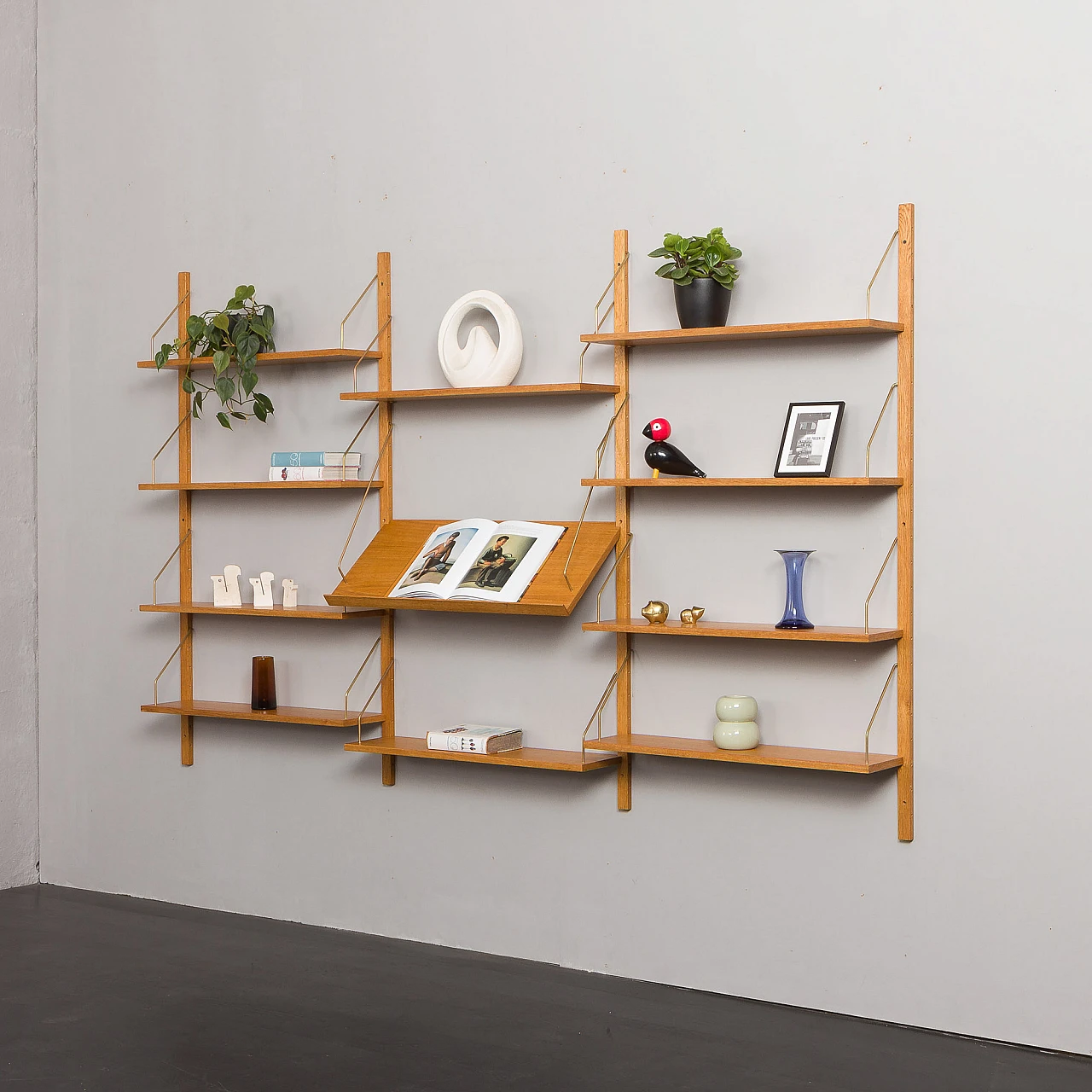 Scandinavian oak bookcase in the style of Poul Cadovius 4