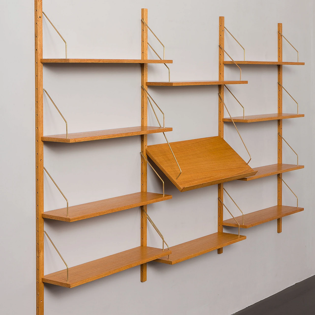 Scandinavian oak bookcase in the style of Poul Cadovius 10