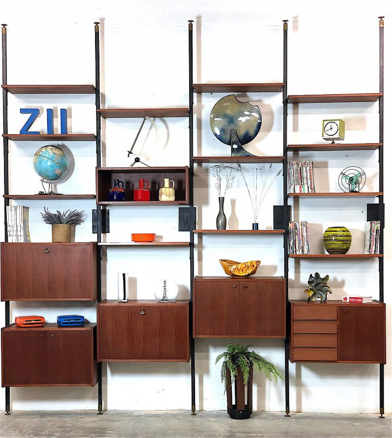 Teak and metal floor-to-ceiling modular bookcase, 1960s 1