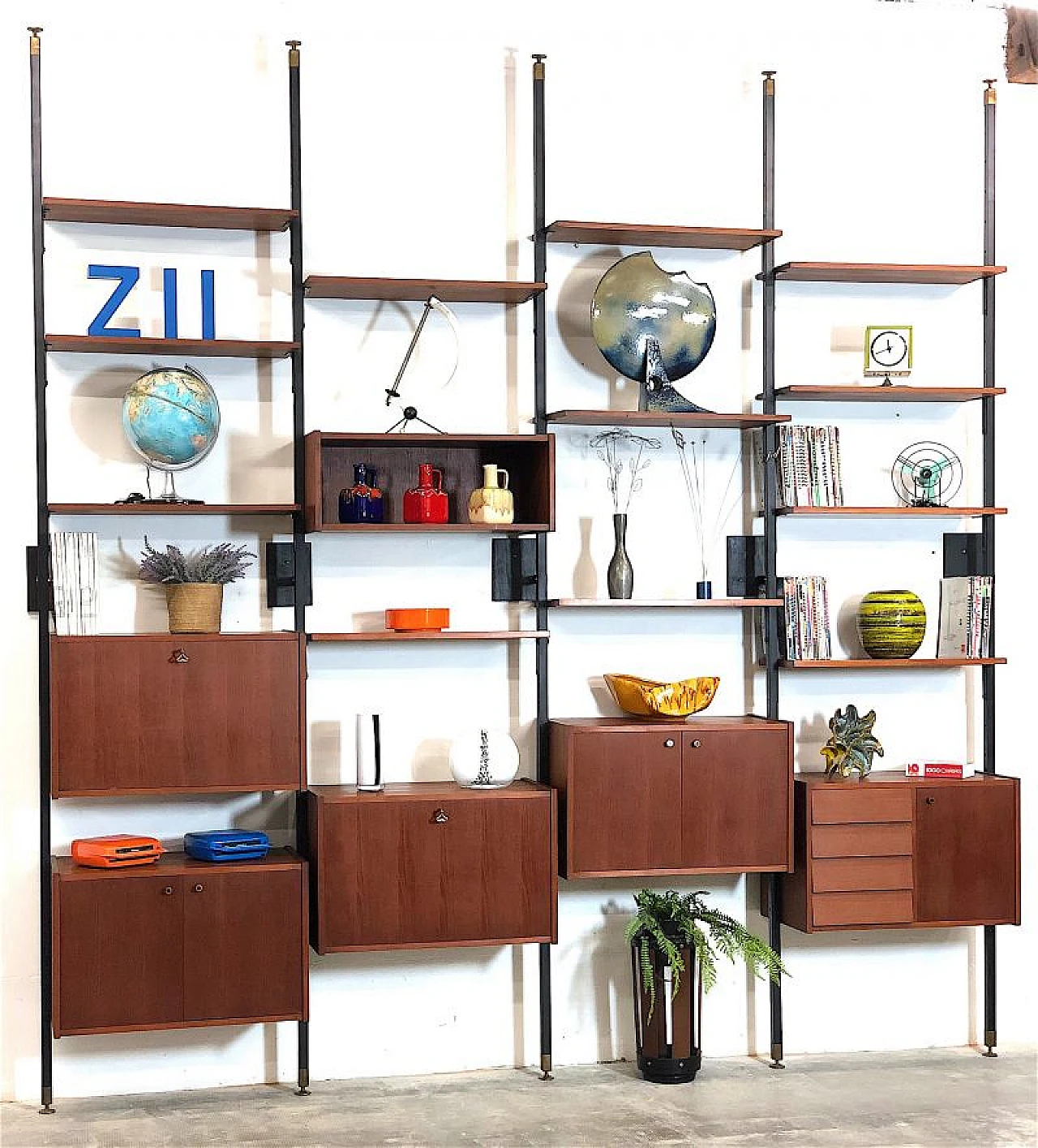 Teak and metal floor-to-ceiling modular bookcase, 1960s 3