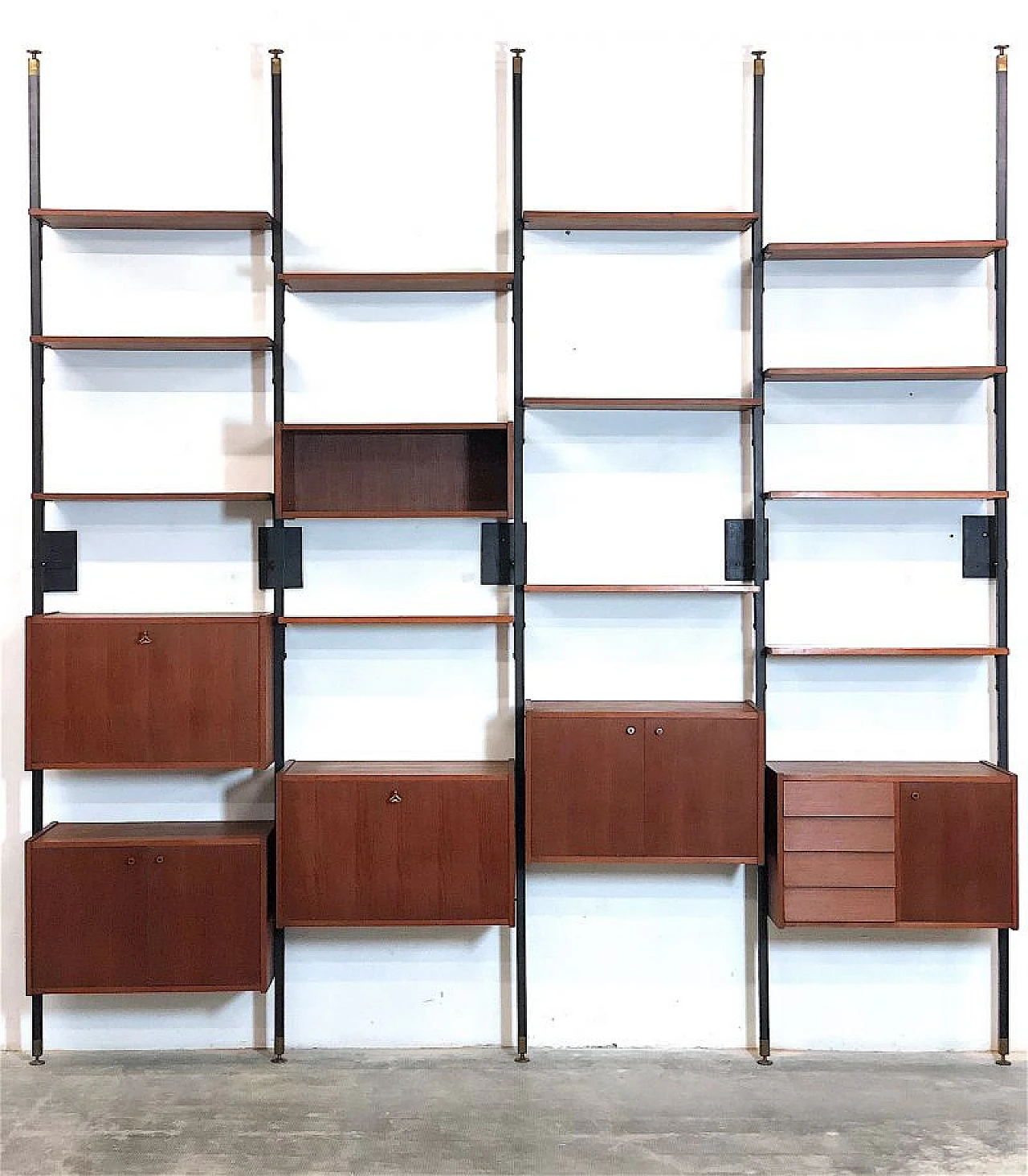 Teak and metal floor-to-ceiling modular bookcase, 1960s 6