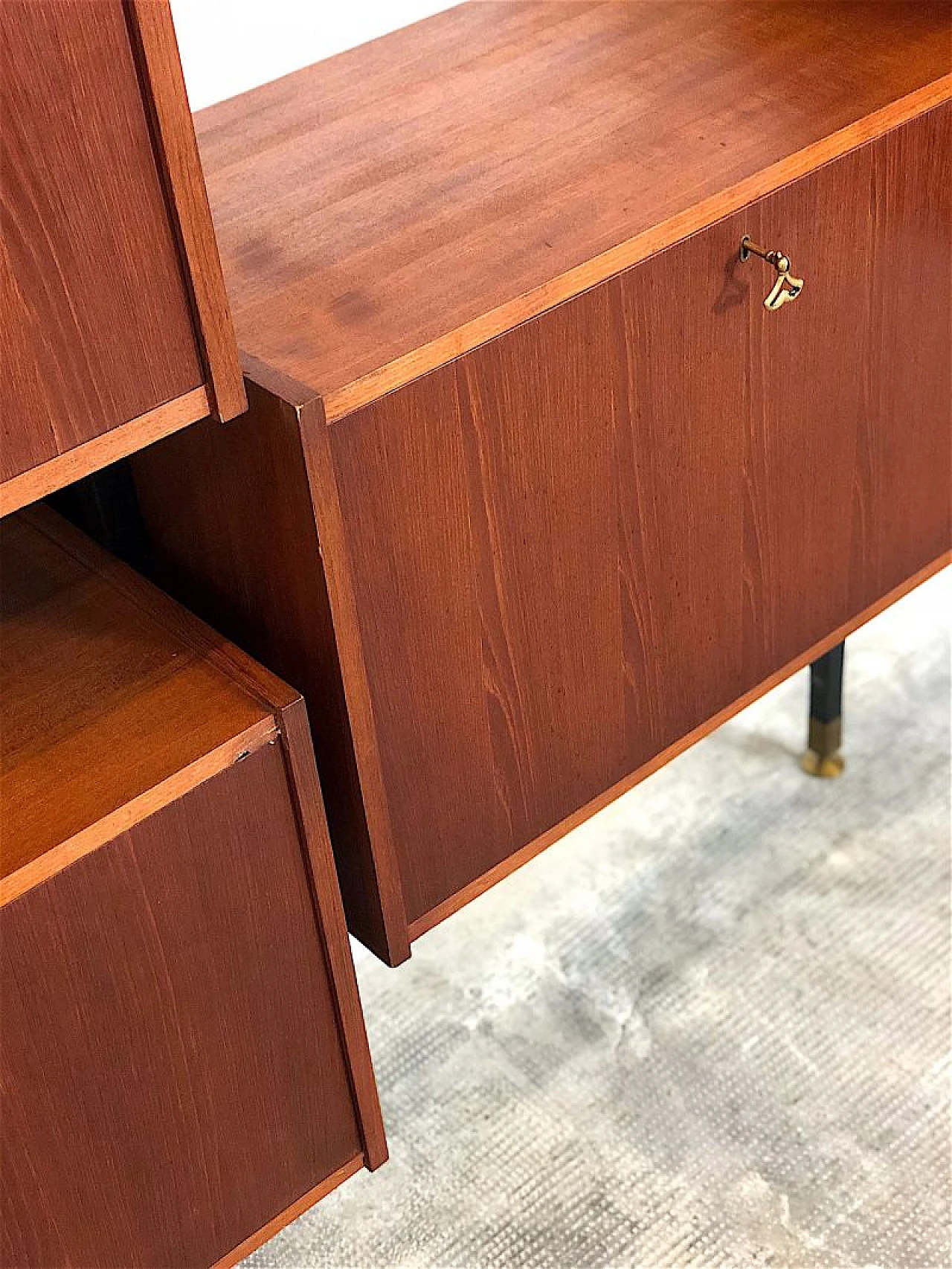 Teak and metal floor-to-ceiling modular bookcase, 1960s 10