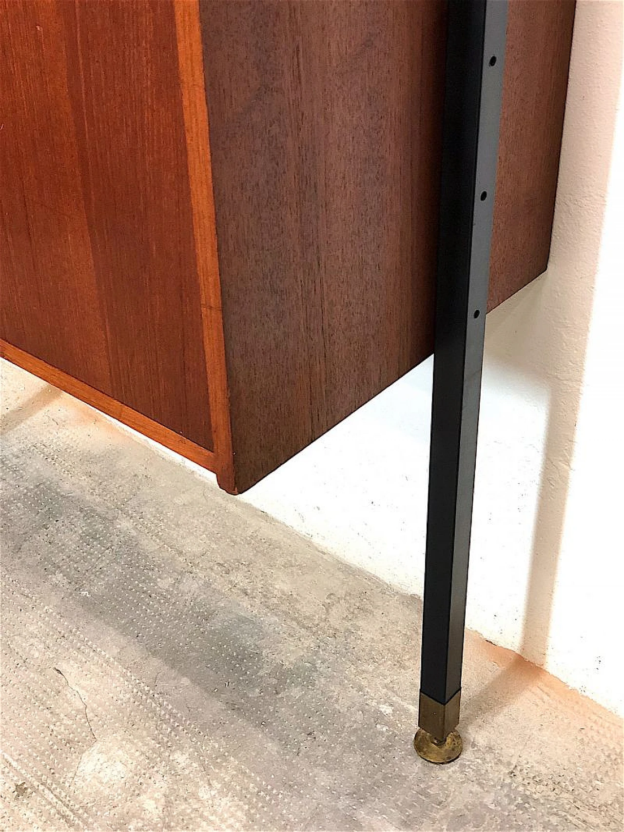 Teak and metal floor-to-ceiling modular bookcase, 1960s 15