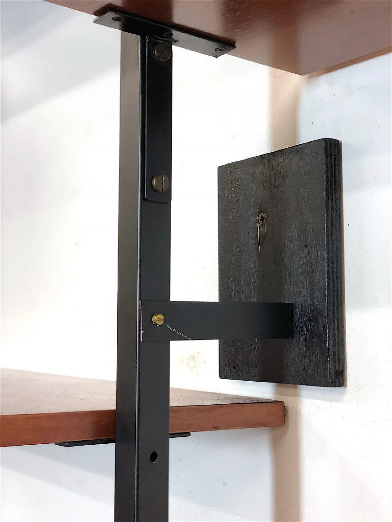 Teak and metal floor-to-ceiling modular bookcase, 1960s 16