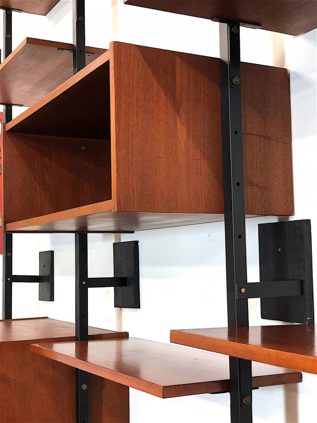 Teak and metal floor-to-ceiling modular bookcase, 1960s 18