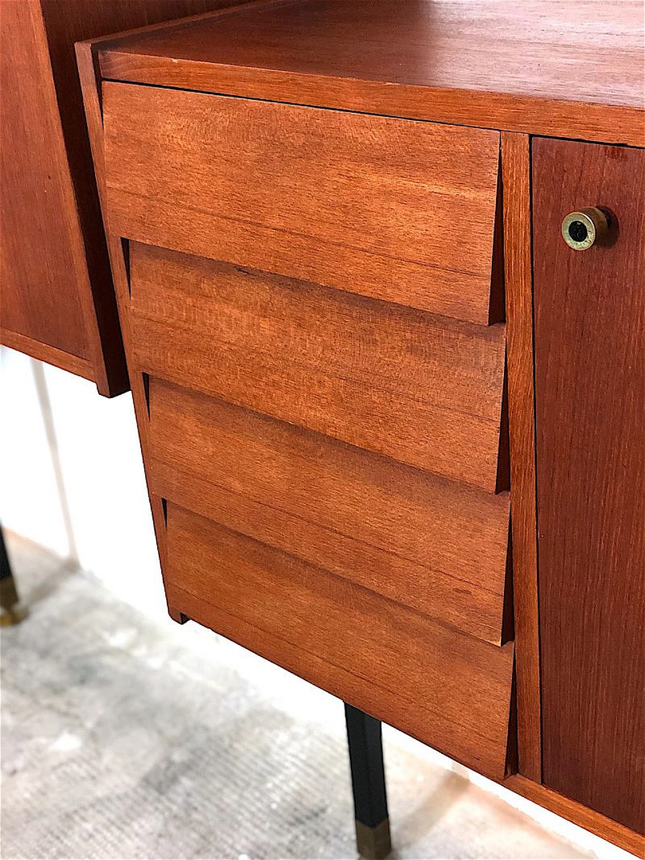 Teak and metal floor-to-ceiling modular bookcase, 1960s 19