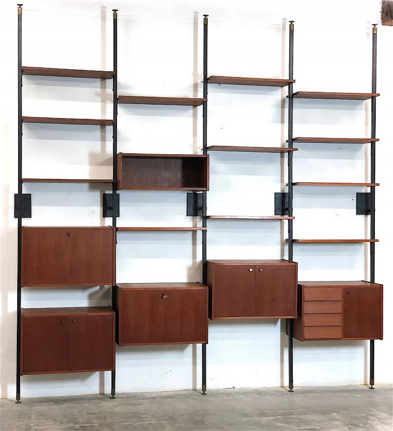 Teak and metal floor-to-ceiling modular bookcase, 1960s 24