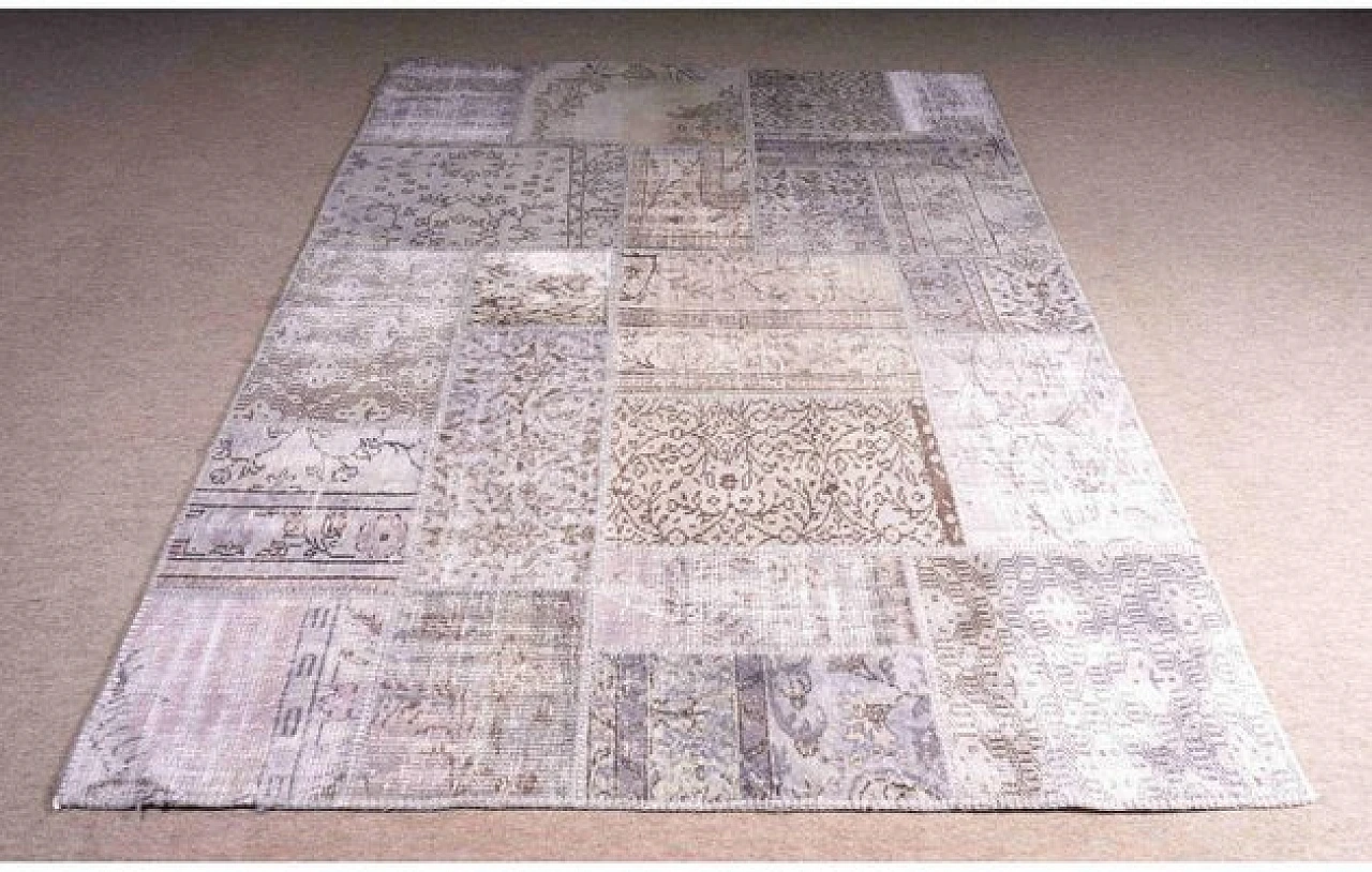 Rectangular Middle Eastern carpet, late 20th century 1