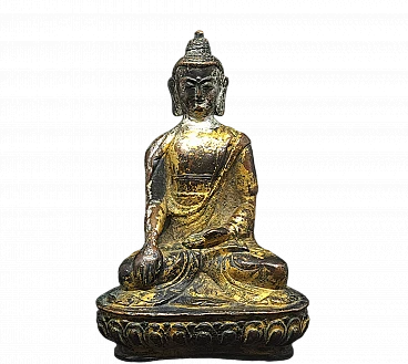 Scultura di Buddha Sakyamuni in bronzo su base a foggia di fiore, '800