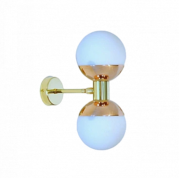 Applique in ottone e rame con doppia sfera in vetro opalino