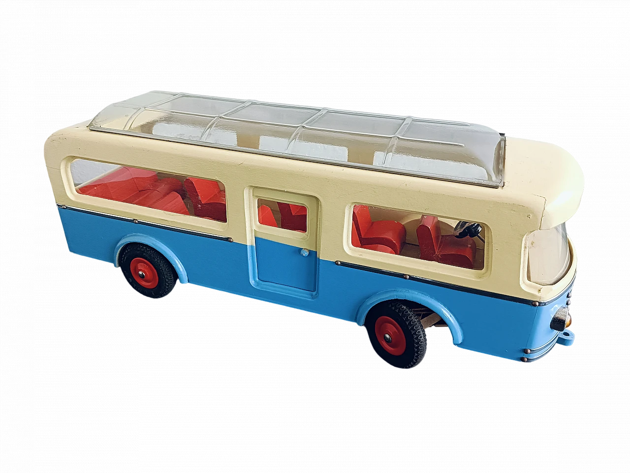 Hedo wooden bus, 1950s 11