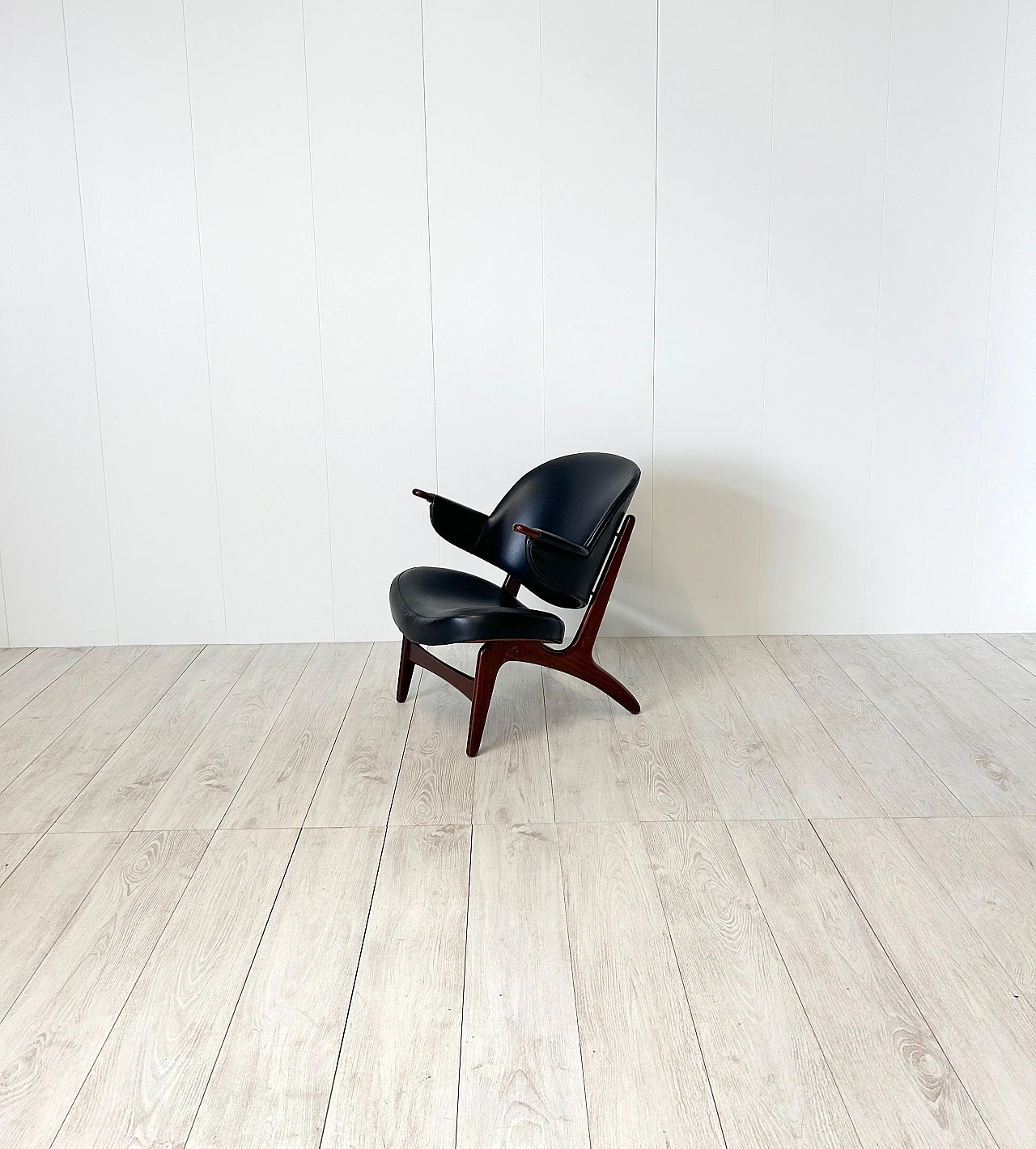 Leather armchair by Arne Hovmand - Olsen, 1960s 4