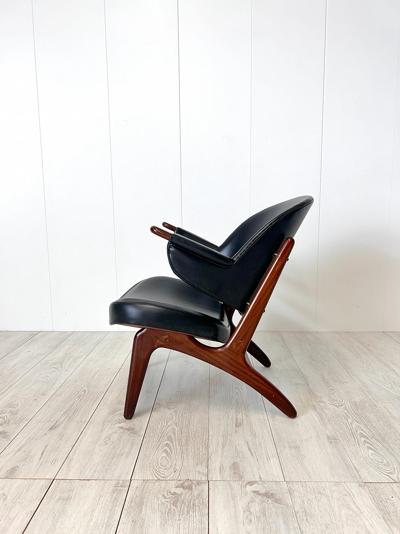 Leather armchair by Arne Hovmand - Olsen, 1960s 5