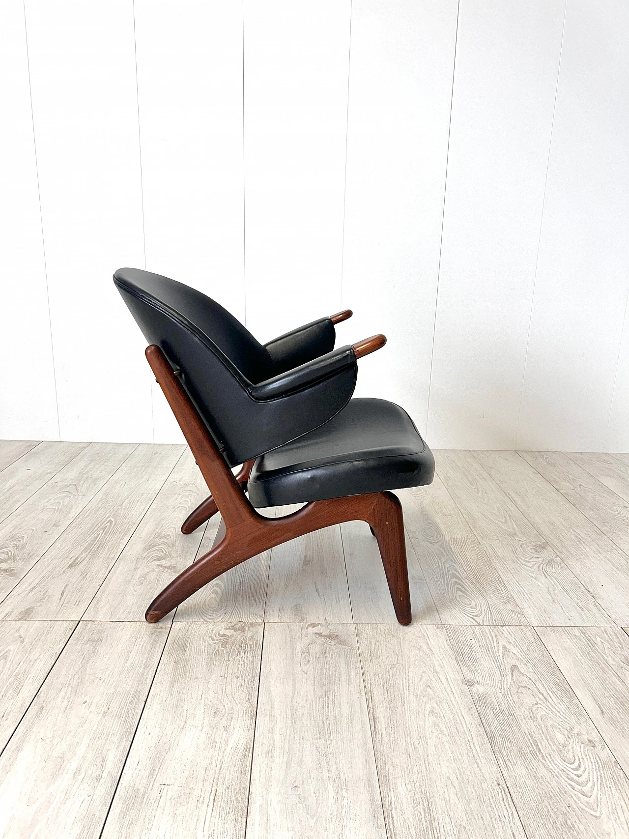 Leather armchair by Arne Hovmand - Olsen, 1960s 7