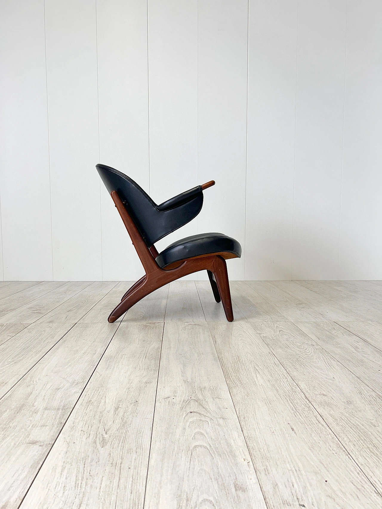 Leather armchair by Arne Hovmand - Olsen, 1960s 8