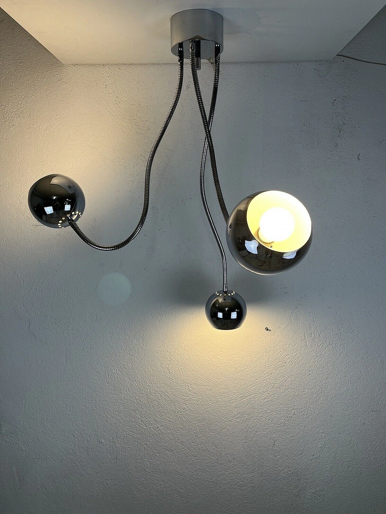 Lampadario a tre luci in metallo cromato di Reggiani, anni '60 11