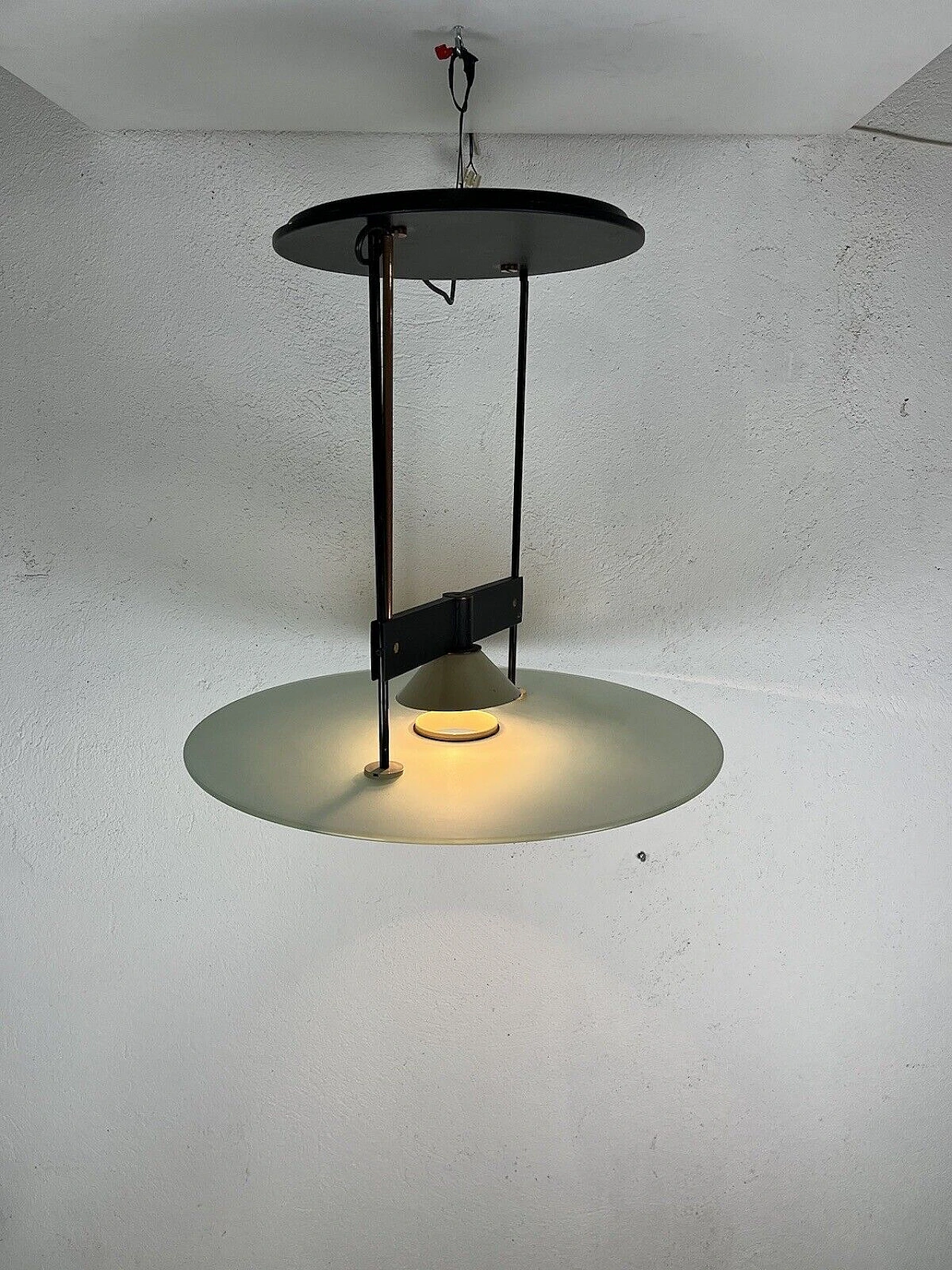 Lampadario in metallo e vetro satinato di Stilnovo, anni '60 4