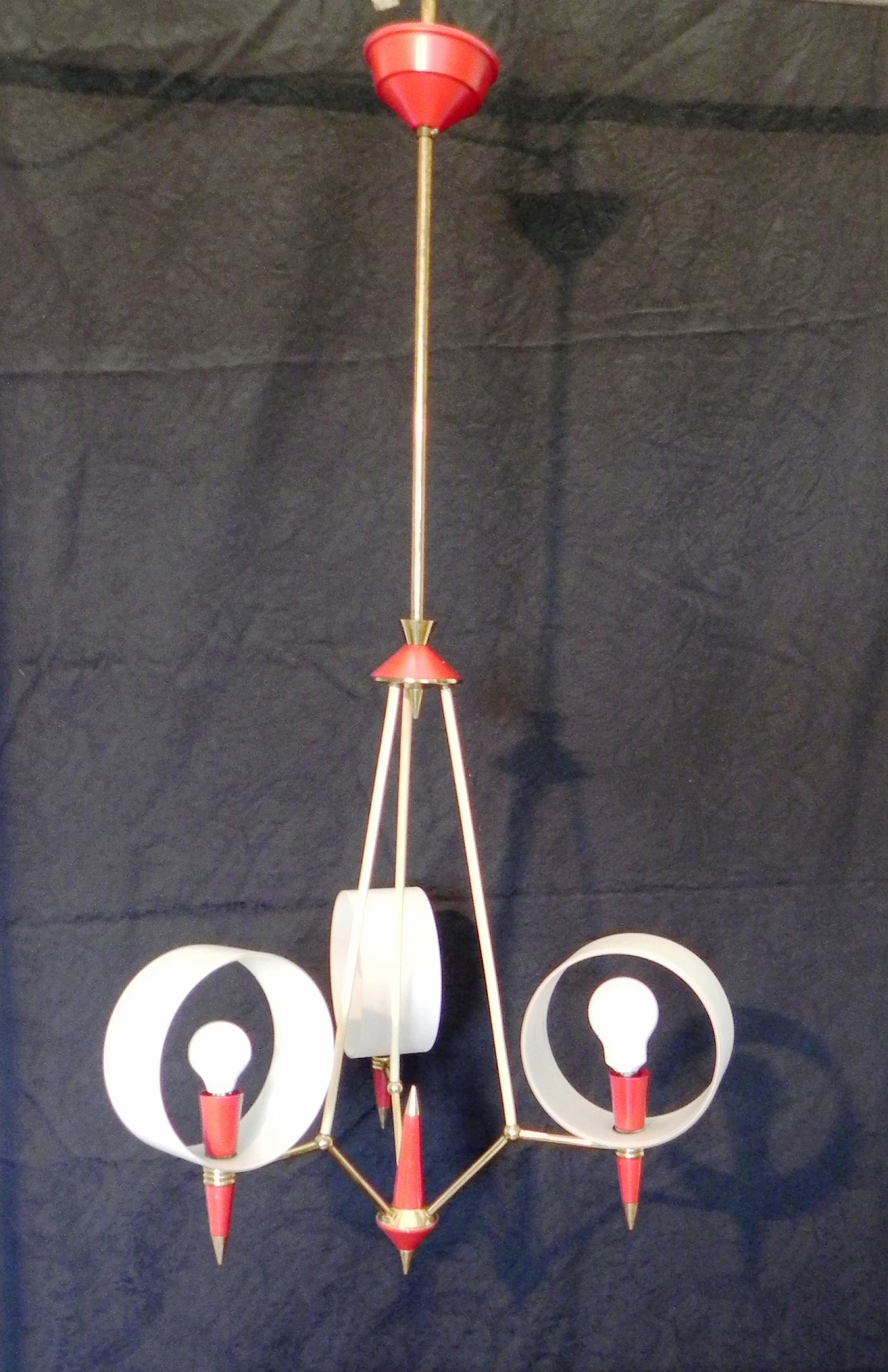 Lampadario Space Age in ottone, plastica rossa e vetro, anni '70 2