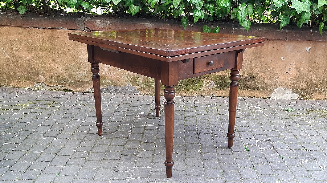 Piedmontese walnut extendable table with drawer, mid-19th century 1