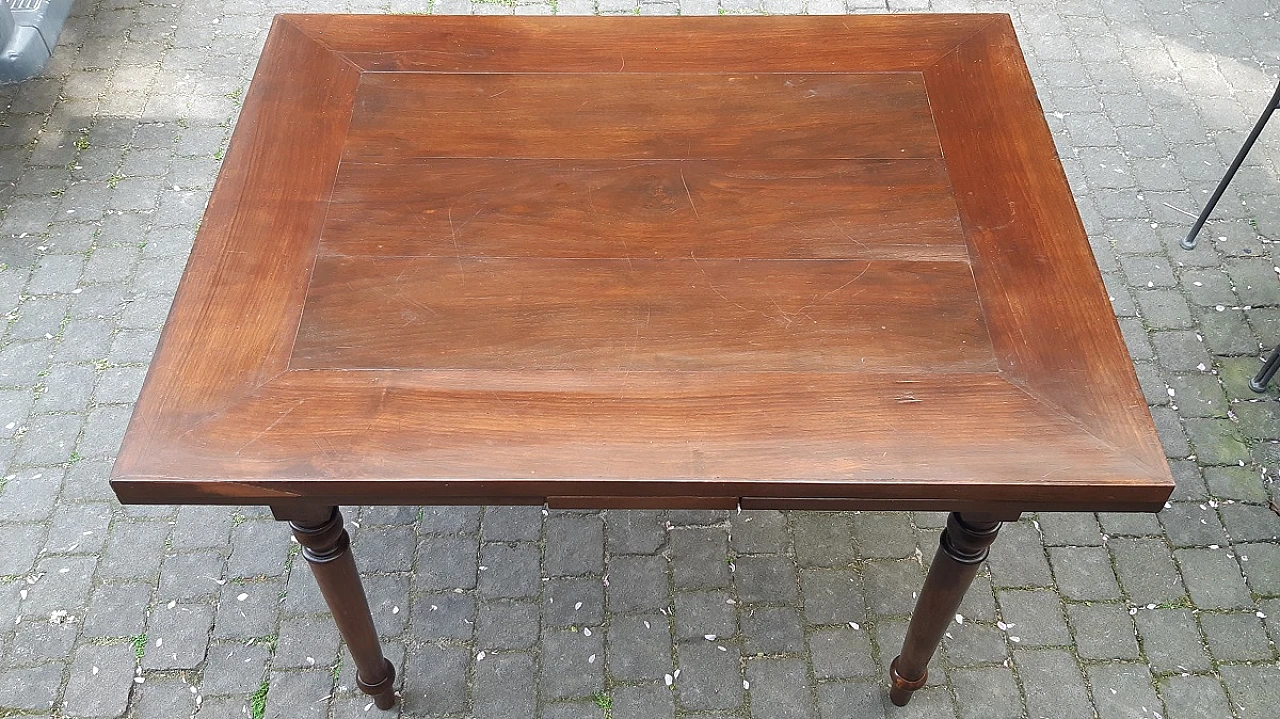 Piedmontese walnut extendable table with drawer, mid-19th century 3