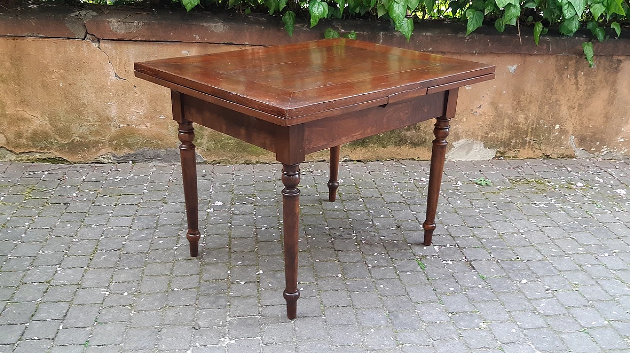 Piedmontese walnut extendable table with drawer, mid-19th century 4