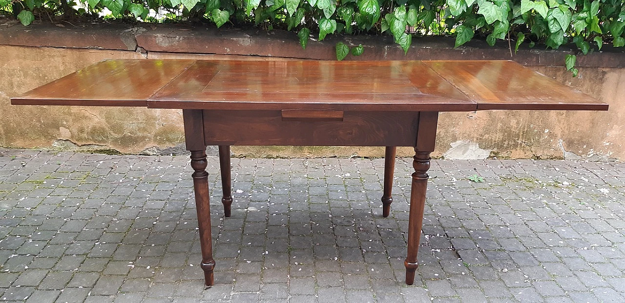 Piedmontese walnut extendable table with drawer, mid-19th century 5