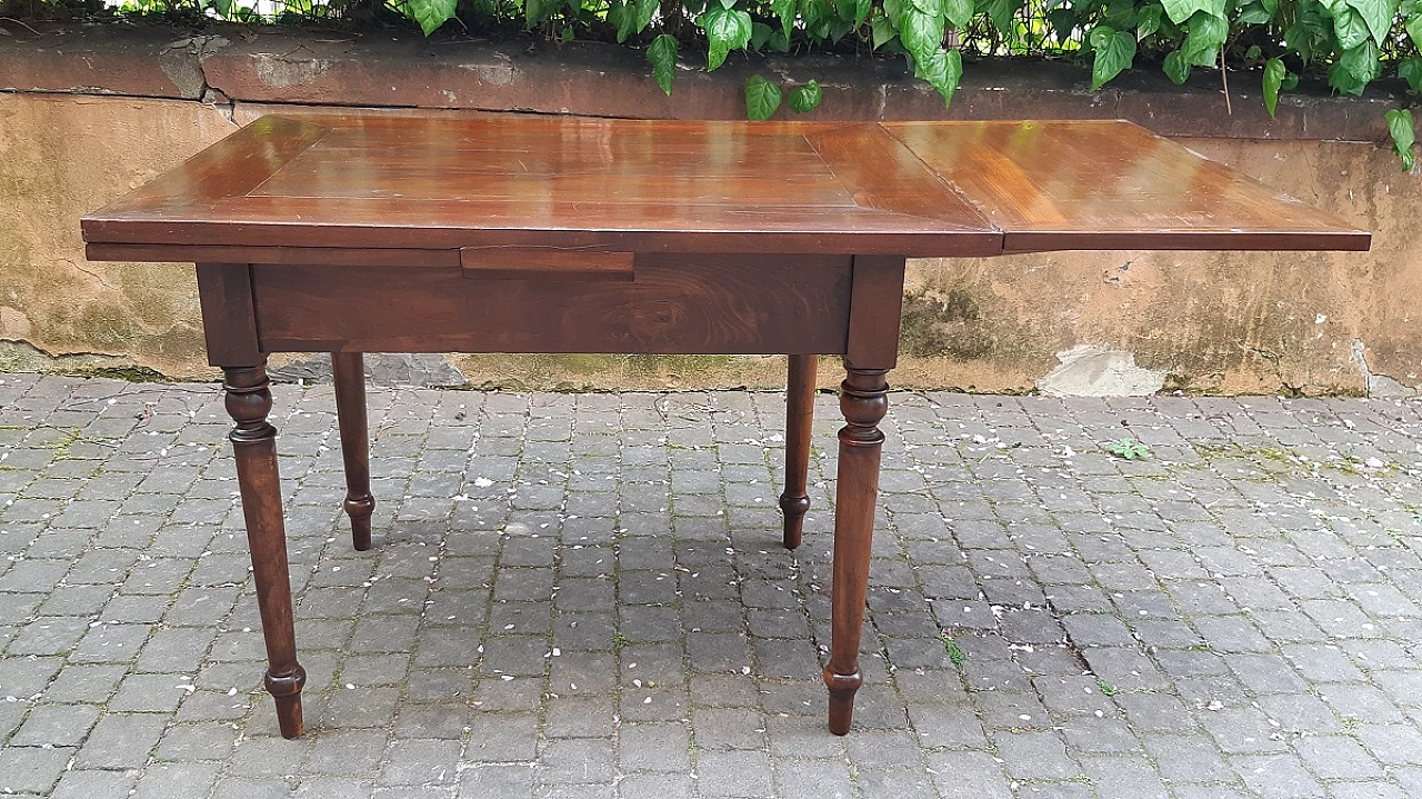 Piedmontese walnut extendable table with drawer, mid-19th century 6