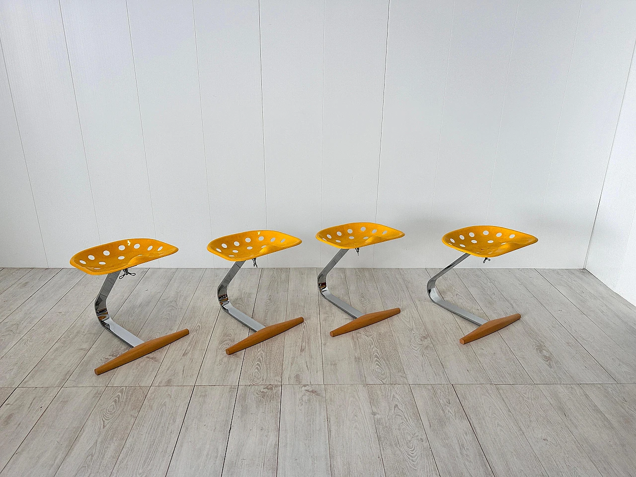4 Mezzadro stools by Fratelli Castiglioni for Zanotta, 1970s 6