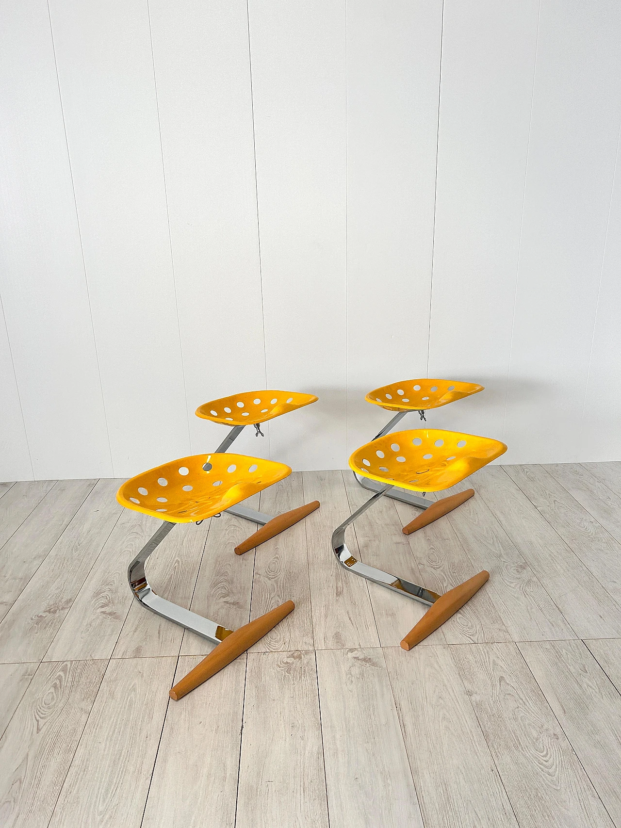4 Mezzadro stools by Fratelli Castiglioni for Zanotta, 1970s 8
