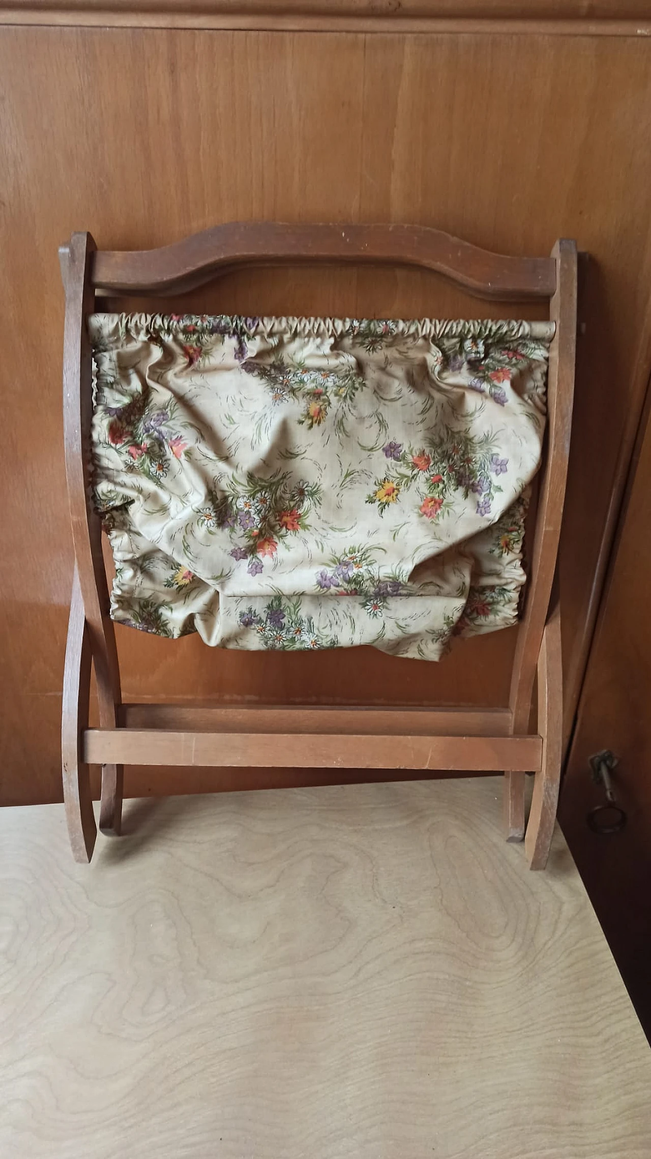 Singer sewing machine with folding work table, 1960s 8