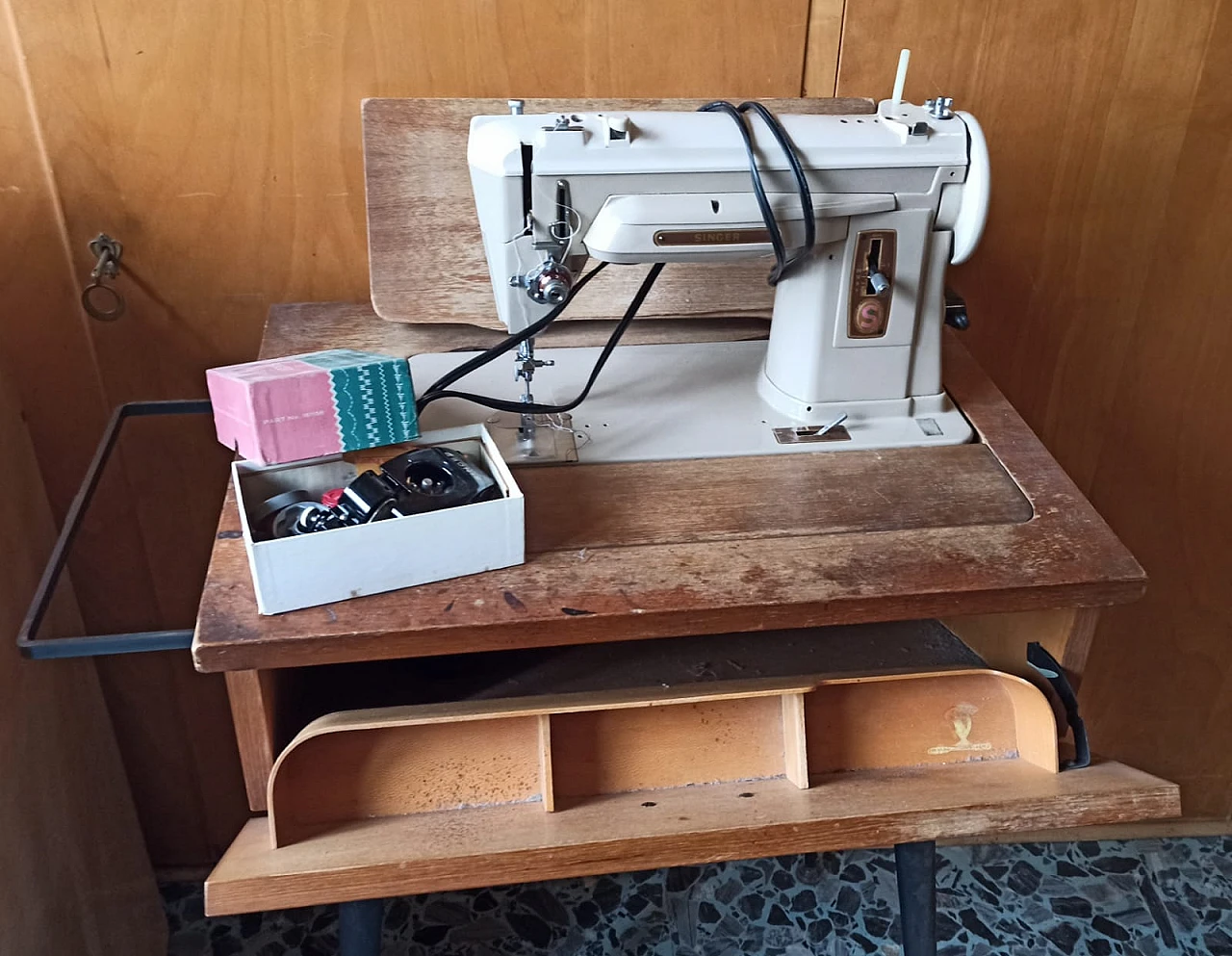 Singer sewing machine with folding work table, 1960s 11